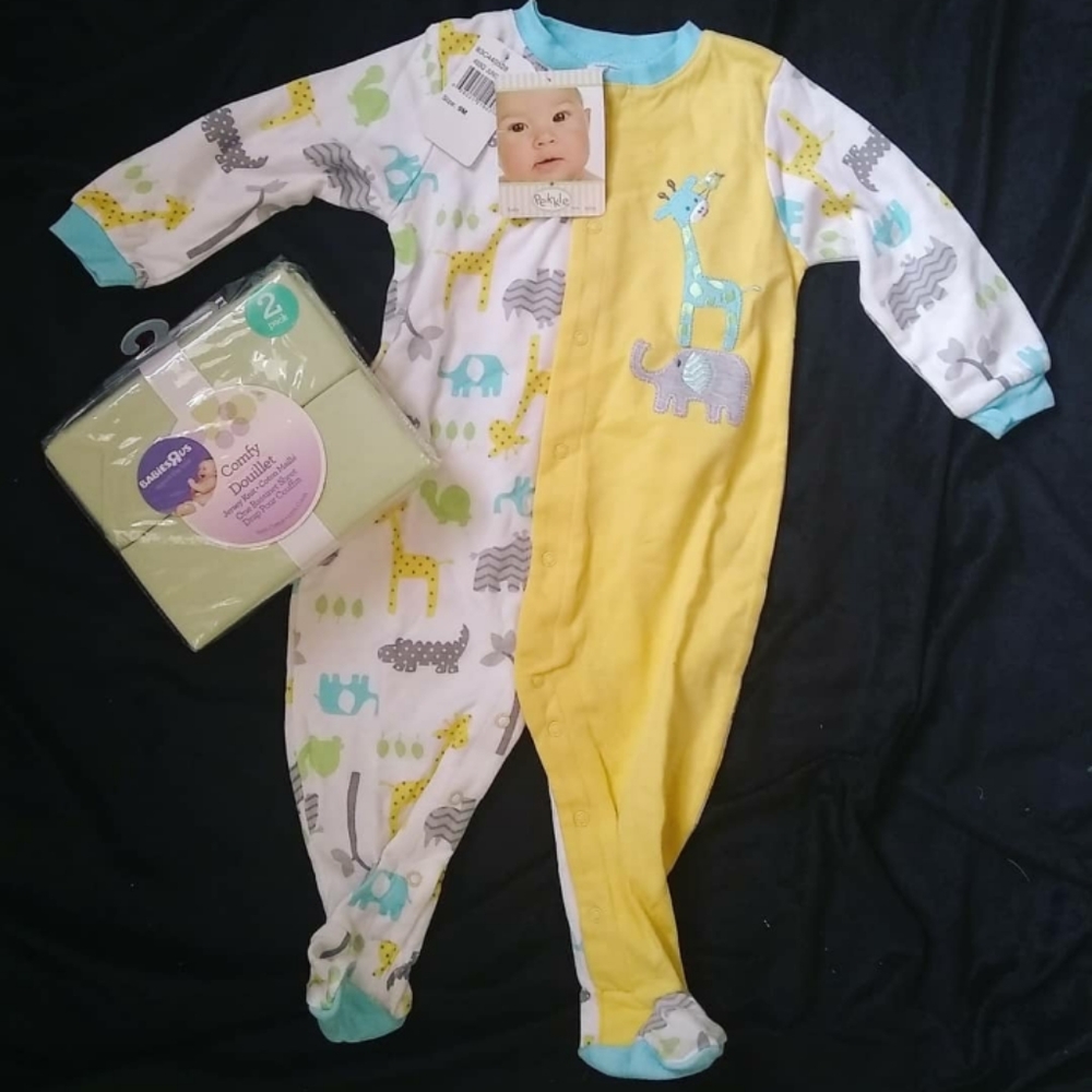 NWT✴️LOT Onesie and Sheet